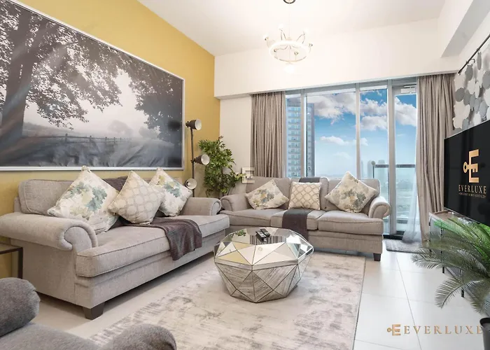 Beautiful 2 Bedroom Apartment Montrose Residence